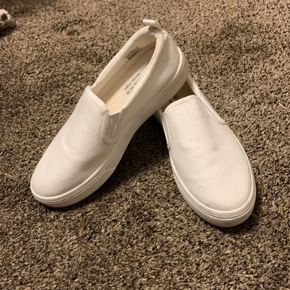 Women’s Skechers sneakers
